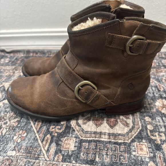 Born Shea Antracite Ankle Boots Genuine Shearling/Leather Buckle Side Zip 8.5 - Picture 2 of 6